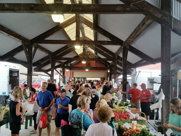 a crow of people on Toledo Farmers’ Market